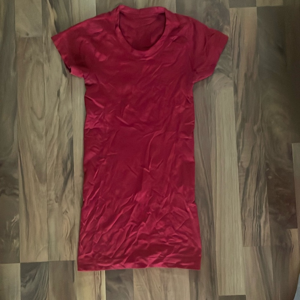 red lululemon swiftly tech